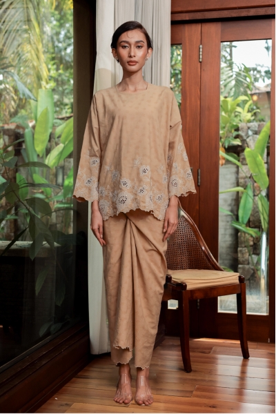 JANJI KURUNG IN CINNAMON