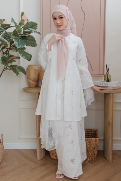 KASEH KEBARUNG IN SUGAR WHITE (FREE SELENDANG)